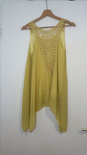 Débardeur jaune avec dentelle