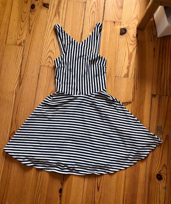 Robe patineuse neuve XS, rayée noire et blanche