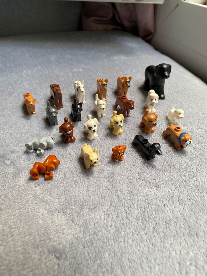 Lot de 22 chiens lego différents (dogs), plusieurs races de chiens