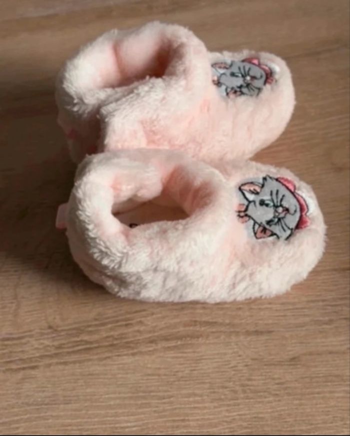 Chaussons Marie Disney taille 15/16 - photo numéro 2