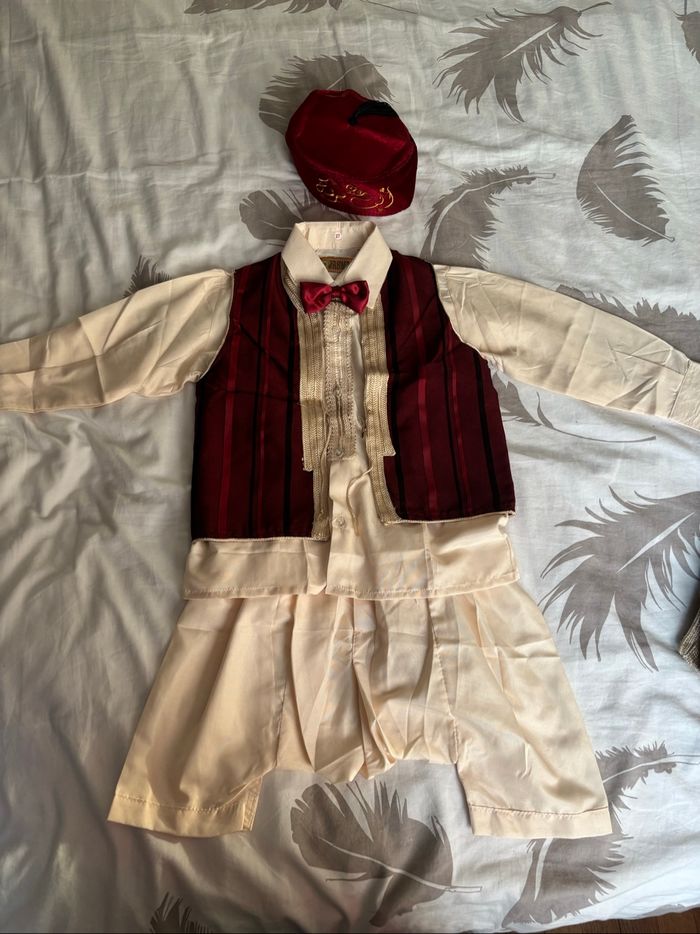 Tenue de fête traditionnelle garçon neuve
