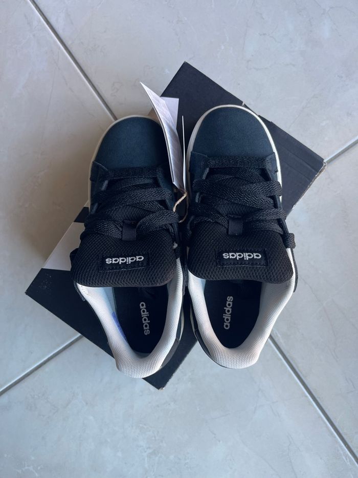 Baskets adidas neuve 32 - photo numéro 2