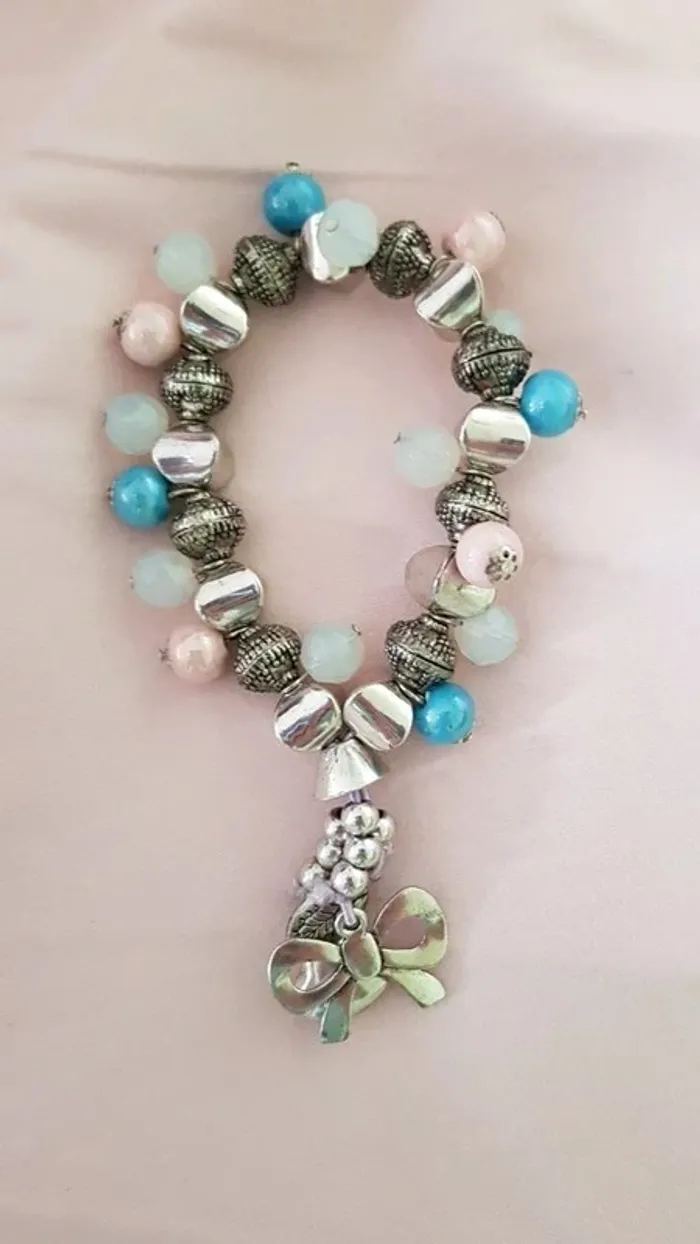 Bracelet avec des breloques