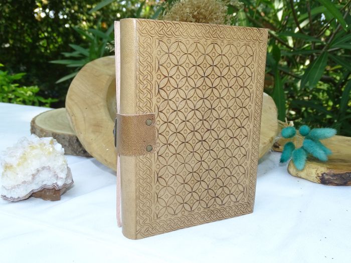 Grimoire cuir beige triquetra - photo numéro 5