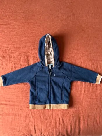 Gilet bleu et marron