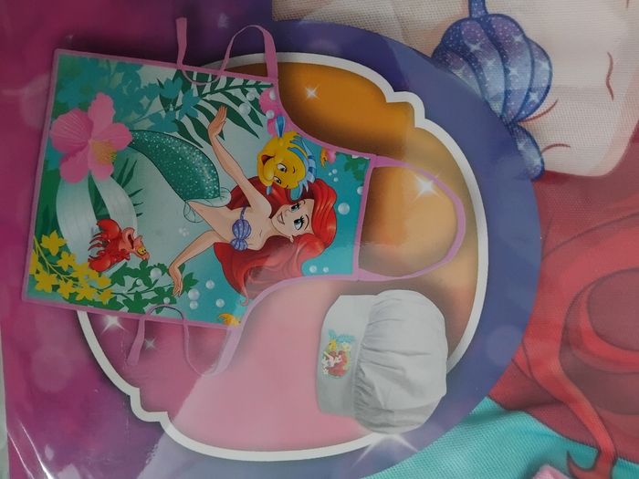 Tablier et toque La petite Sirène, Disney, neuf - photo numéro 2
