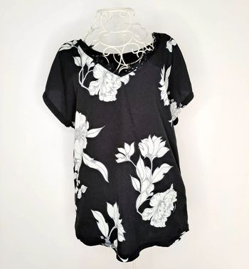 Haut noir à fleurs M