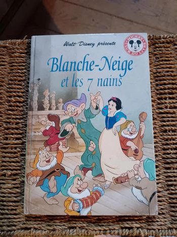 Livre blanche neige et les 7 nains