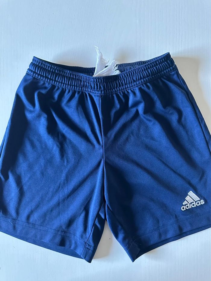 Short de foot Adidas bleu Taille 7/8 ans