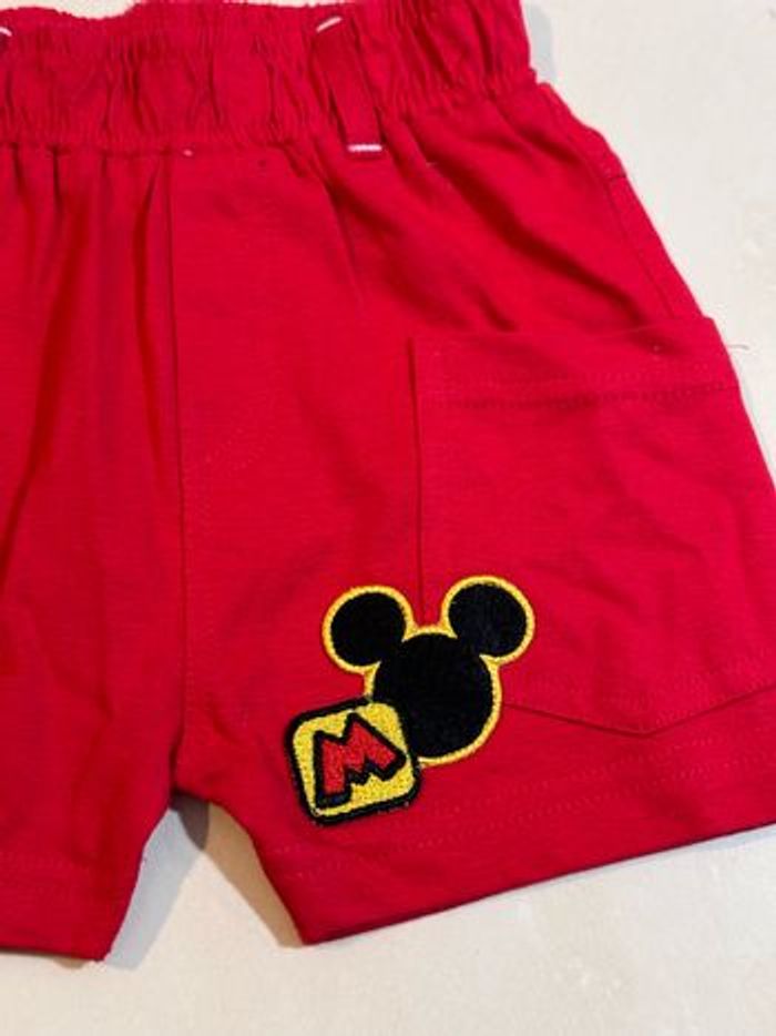 Short Mickey rouge - 9 mois - photo numéro 2