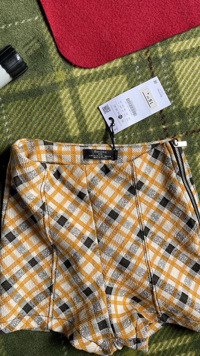 Très joli short taille 34 - photo numéro 2