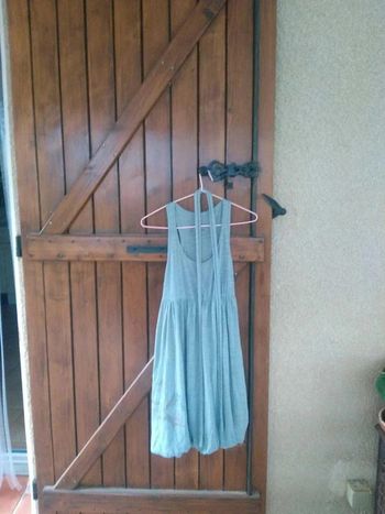 Robe boule bleue avec ceinture