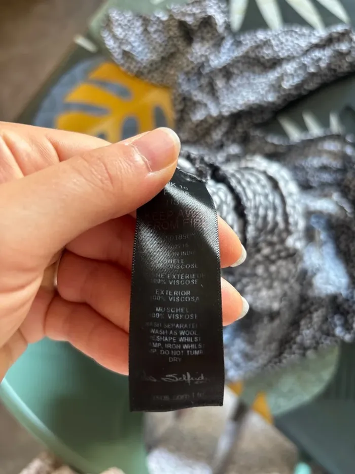 Robe noir et blanche en très bon état - photo numéro 5