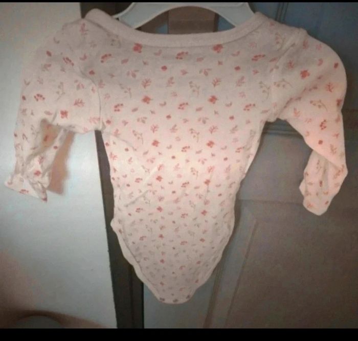 Lot de 5 bodies 6 mois Looney Tunes et disney - photo numéro 9