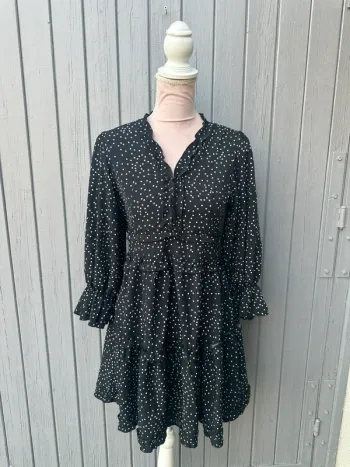 Robe manches longues été légère noir à pois blancs volants dos nu shein 38/M