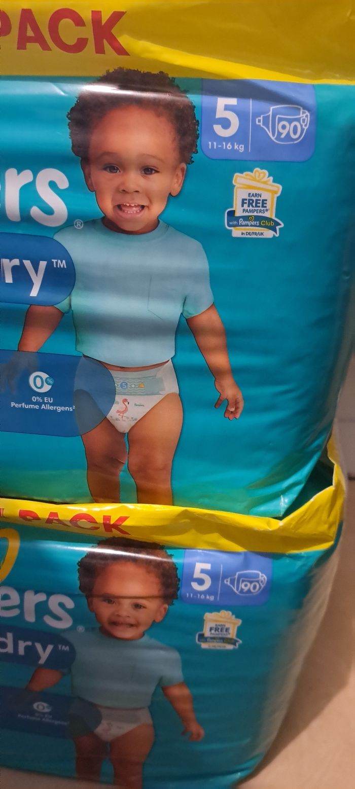 2 maxi pack de 90 couches baby dry pampers taille 5.
180 couches au total - photo numéro 2