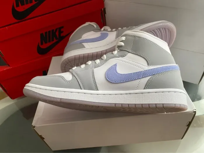 Jordan 1 mid wmns wolf grey - photo numéro 3