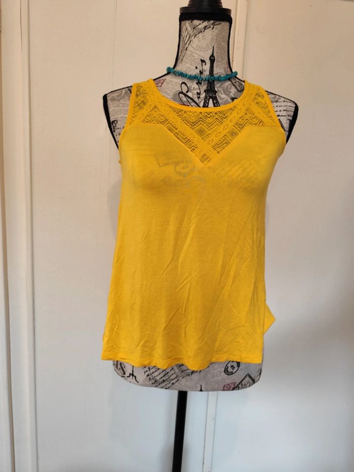 Superbe haut femme taille S cache cache jaune soleil
