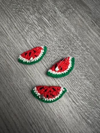 Broche pastèque au crochet