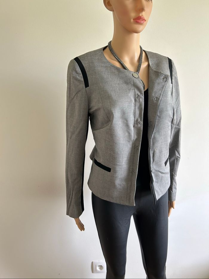Blazer gris et noir Un Jour Ailleurs taille française 40 TBE - photo numéro 2