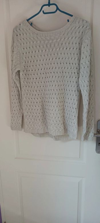 Pull beige avec motif ajouré