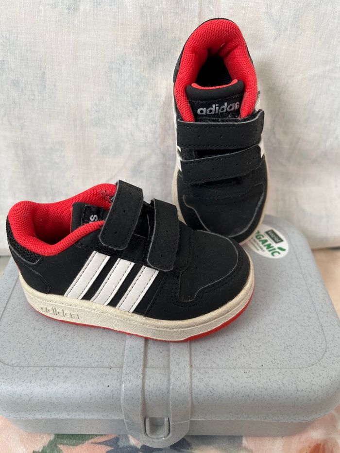 Paire de basket taille 20 adidas