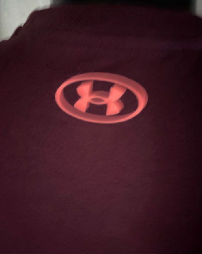 Superbe t-shirt de sport bordeaux corail M under armour - photo numéro 4