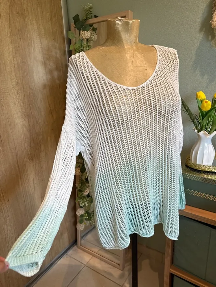 Joli pull à trous femme dégradé - photo numéro 2