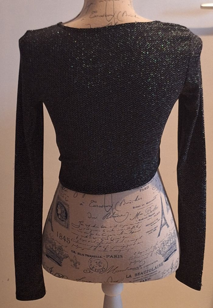 Top court noir et brillant idéal en soirée - photo numéro 4