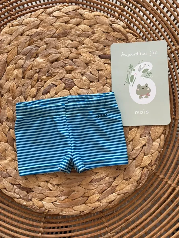 Maillot de bain, six mois