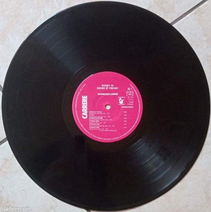 Vends Vinyle Boney M. Océans of fantasy vitesse 33 tours format 30 cm année 1976 - photo numéro 4