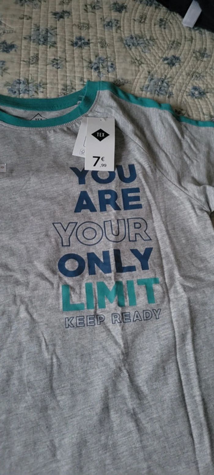 T-shirt neuf - photo numéro 2