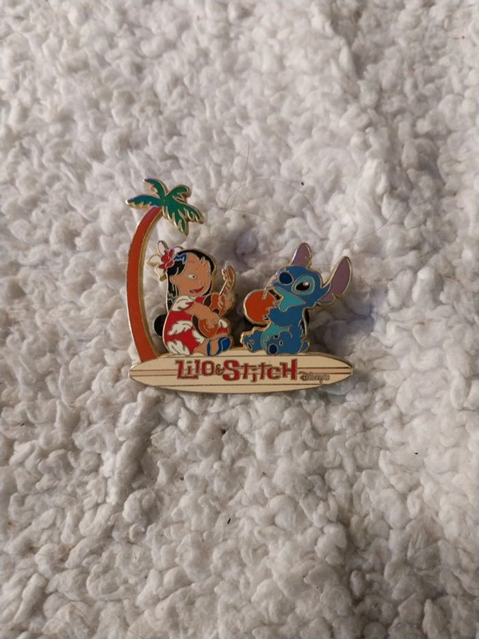 Pins Disney stitch officiel