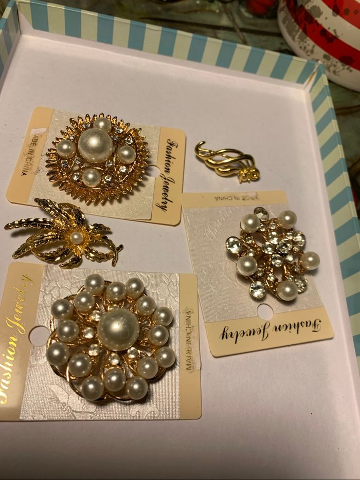 5 broches dorées et strass - photo numéro 6