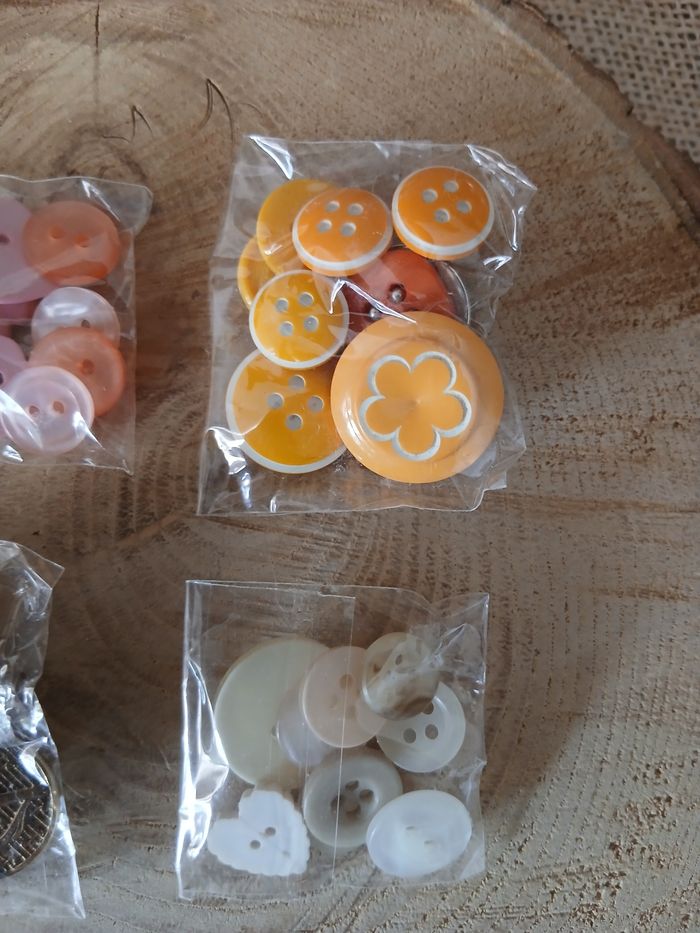 Lot de 4 sachets de boutons - photo numéro 3