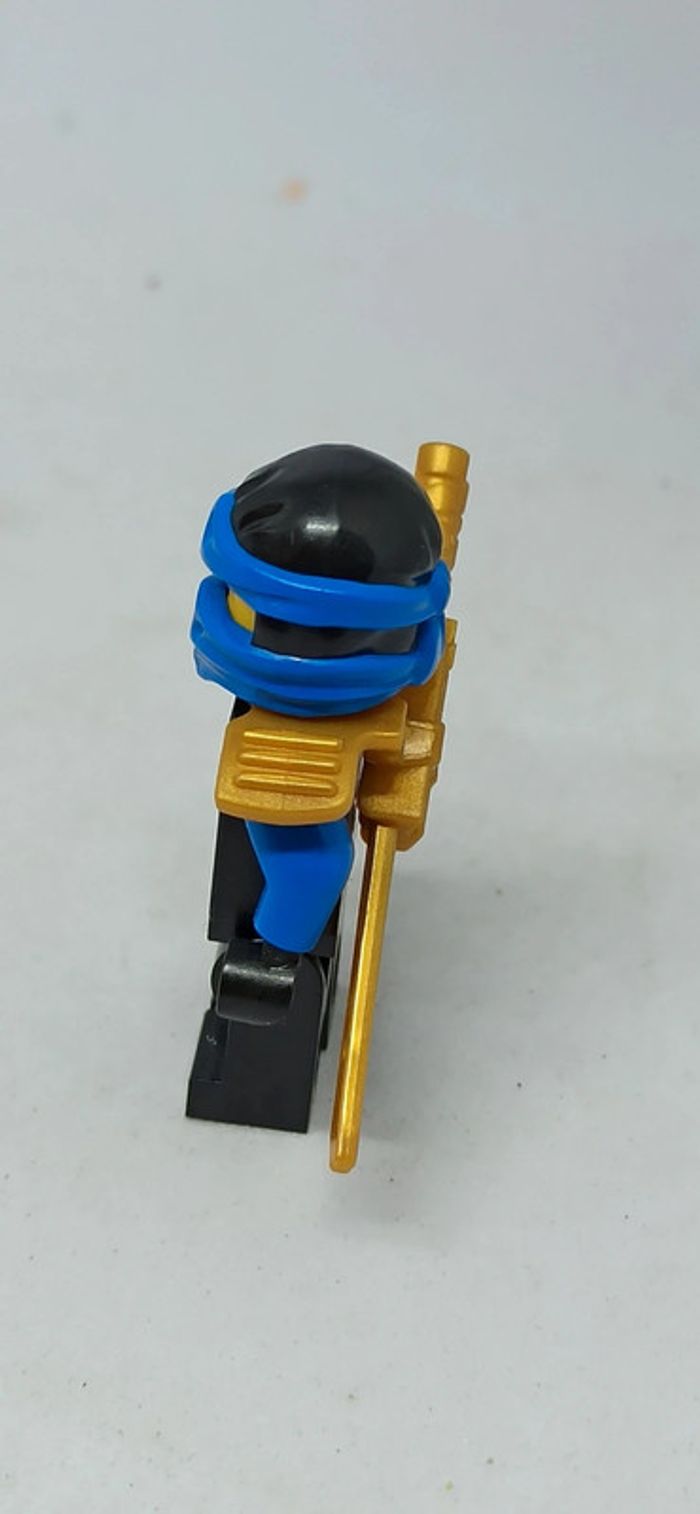 Figurine Jay avec 2 sabres dorés ninjago lego - photo numéro 2