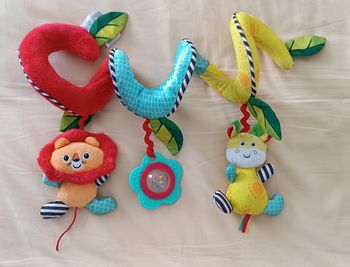 Spirale d’activité avec Jouets à Suspendre