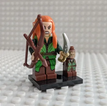 Figurine Seigneur des Anneaux : Tauriel avec arc et sabre, style lego