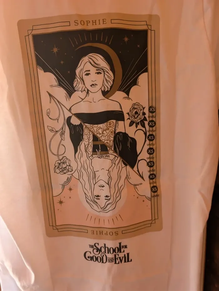 T-shirt the school for good and evil taille xs - photo numéro 3