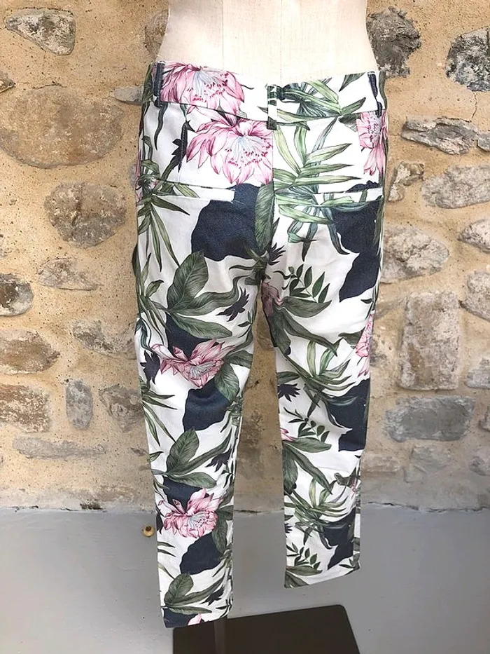 Stradivarius - Pantalon ajusté style smoking épuré blanc floral tropical vert rose - photo numéro 2