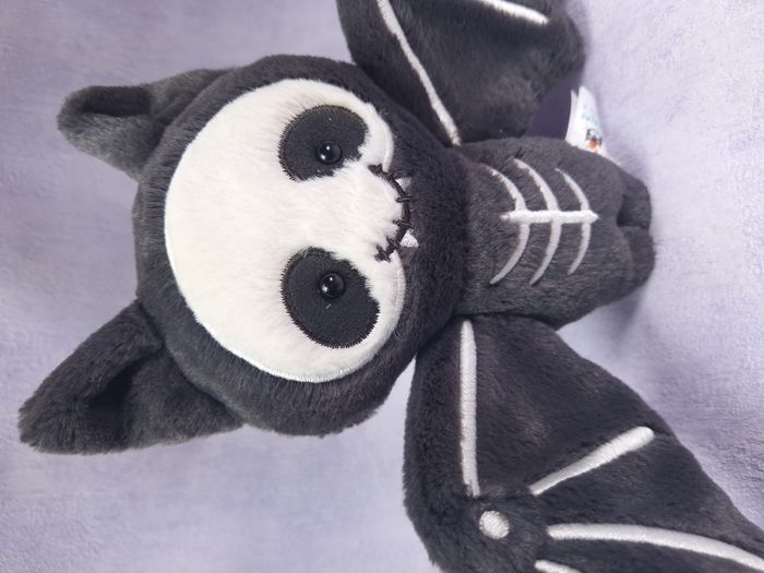 Peluche de collection Jellycat chauve souris retired Skelebat Jim bat halloween collection SKB3J - photo numéro 6