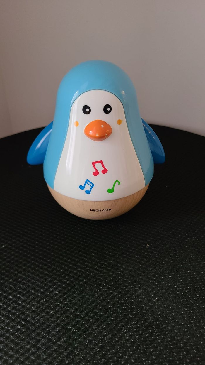 Hape pingouin basculant musical