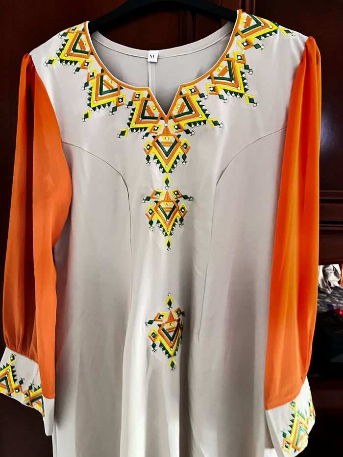 Robe kabyle pour femme, tissu crêpe et voile , taille L - photo numéro 2