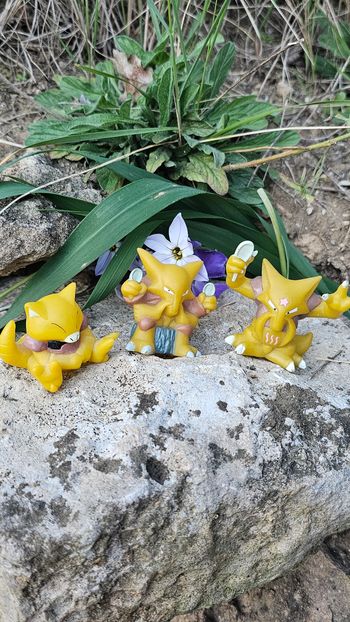 Super figurine Pokemon Nintendo finger puppet évolution abra kadabra alakazam 