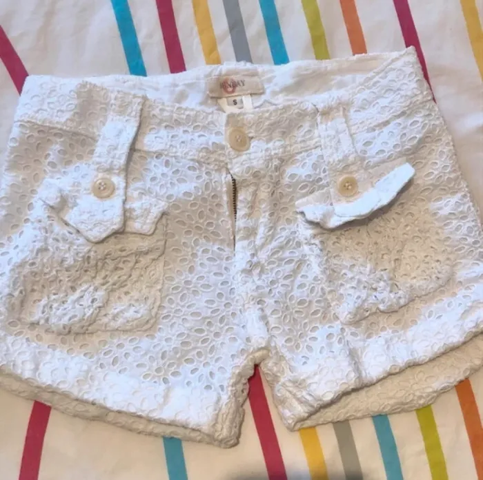 Short en dentelle
