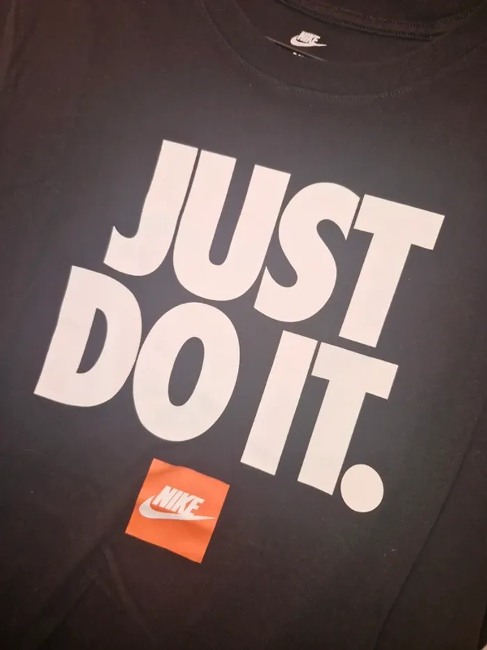 T-shirt noir imprimé • Just Do It - photo numéro 4