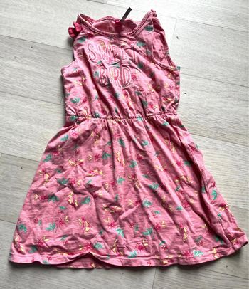 Très belle robe courte manche petite fille