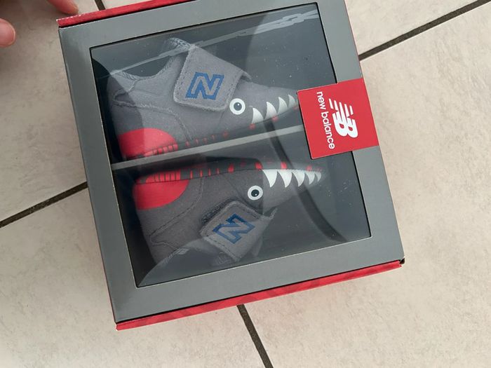 Basket new balance taille 17 thème requin - photo numéro 9
