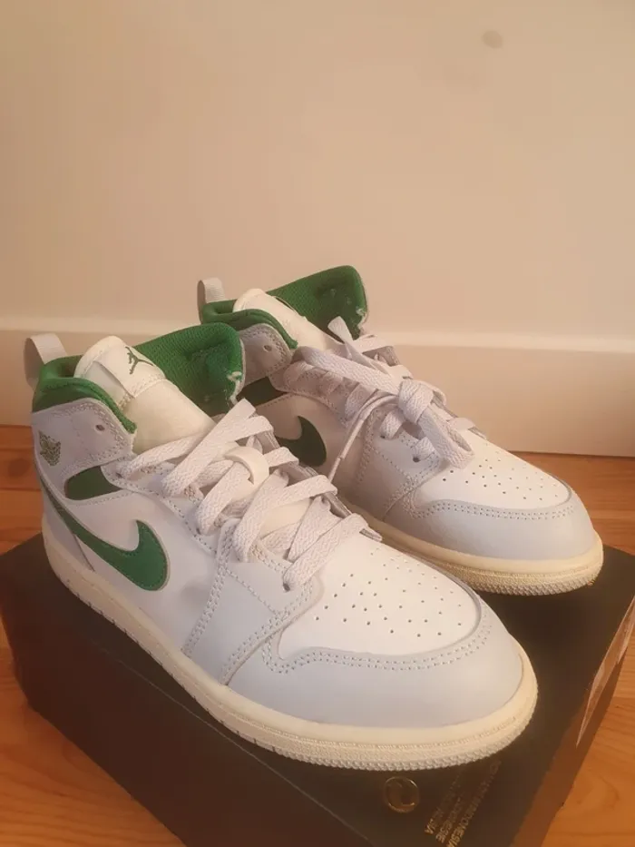 Nike Air Jordan 1 "Pine Green "33.5" - photo numéro 3