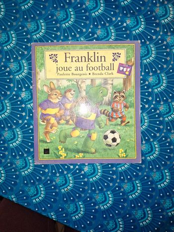 Livre Franklin joue au football